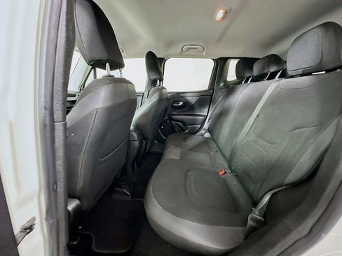 Used 2017 Jeep Renegade Altitude FWD image 17