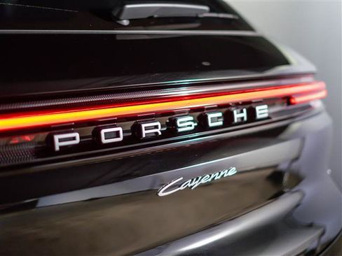Certified 2026 Porsche Cayenne AWD/4WD image 31