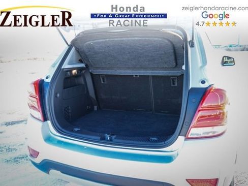 Used 2020 Chevrolet Trax LT w/ LT Convenience Package image 9