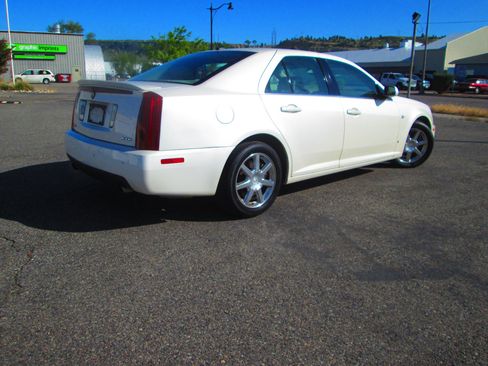 Used 2006 Cadillac STS 4dr Sdn V8 w/ Preferred Equipment Group image 4