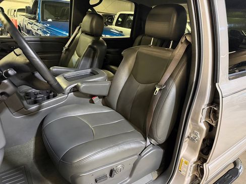 Used 2006 Chevrolet Silverado 2500 LT w/ Heavy-Duty Power Package AWD/4WD image 49