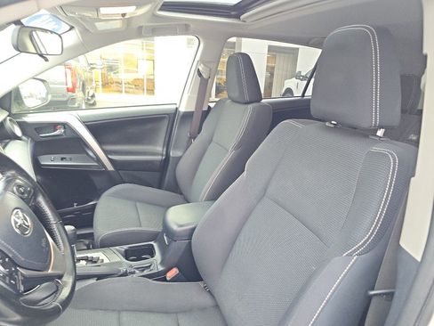 Used 2018 Toyota RAV4 XLE w/ Convenience Package image 15