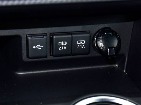 Certified 2021 Toyota Highlander XLE image 24