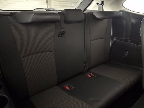 Used 2022 Toyota Highlander LE AWD/4WD image 25