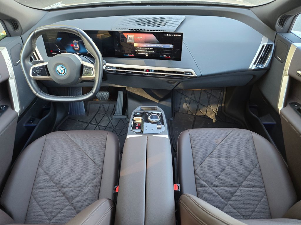 Used 2023 BMW iX xDrive50 w/ Convenience Package AWD/4WD image 18