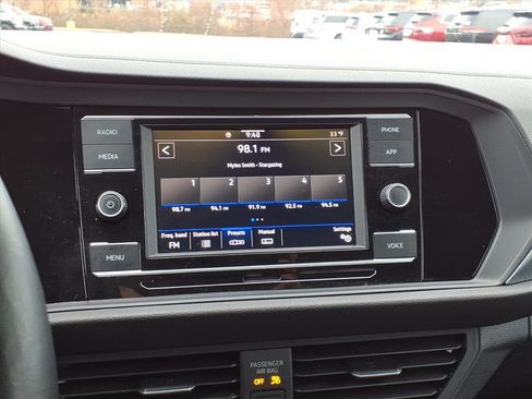 Used 2024 Volkswagen Jetta SE image 7