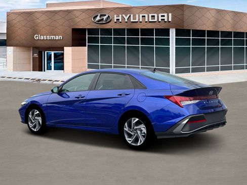 New 2025 Hyundai Elantra SEL image 4