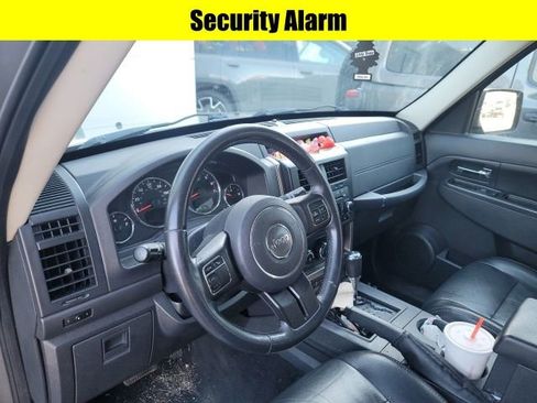 Used 2012 Jeep Liberty Sport image 12