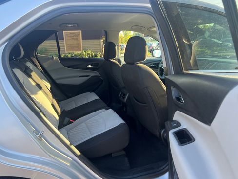 Used 2020 Chevrolet Equinox LT w/ Driver Convenience Package image 35