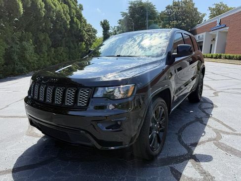 Used 2019 Jeep Grand Cherokee Altitude AWD/4WD image 1