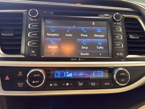 Used 2014 Toyota Highlander Limited AWD/4WD image 29