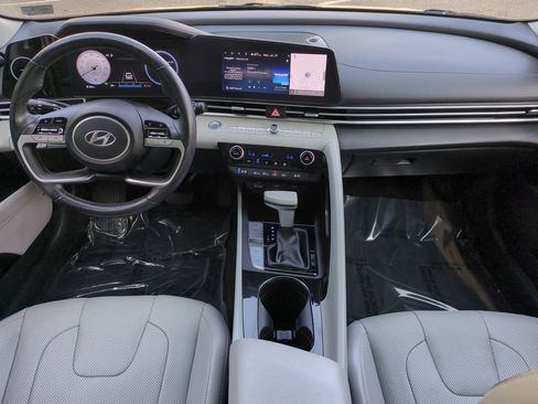 Used 2023 Hyundai Elantra Limited w/ Preferred Accessory Package FWD image 14
