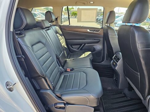 Certified 2024 Volkswagen Atlas SEL AWD/4WD image 13