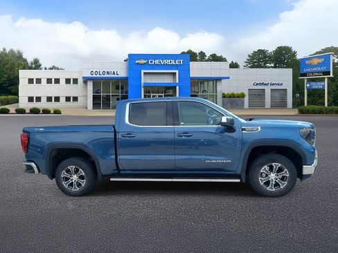 Used 2024 GMC Sierra 1500 SLE AWD/4WD image 3