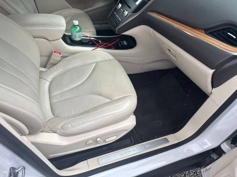 Used 2015 Lincoln MKC FWD w/ Equipment Group 101A Select image 4