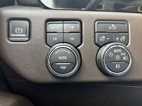 Used 2024 Chevrolet Silverado 1500 LT Trail Boss w/ Convenience Package II image 17