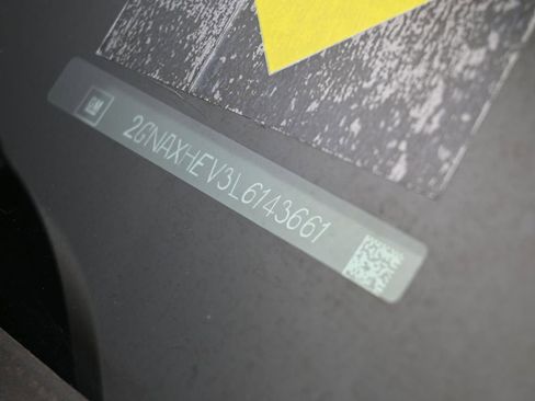 Used 2020 Chevrolet Equinox LS image 17