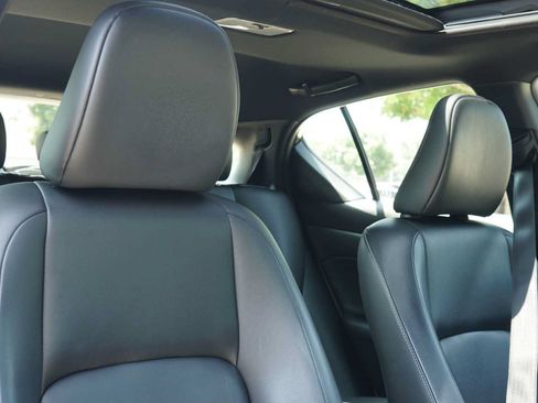 Used 2015 Lexus CT 200h w/ Navigation Package FWD image 28