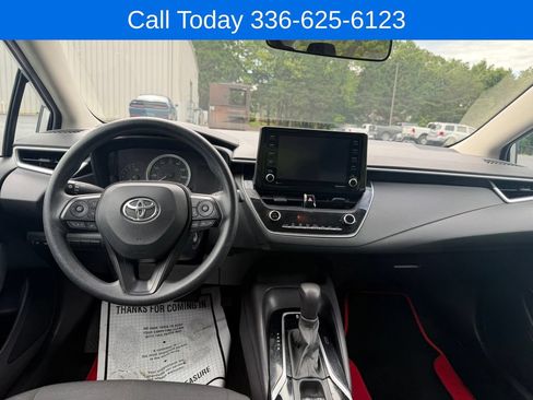 Used 2022 Toyota Corolla LE FWD image 12