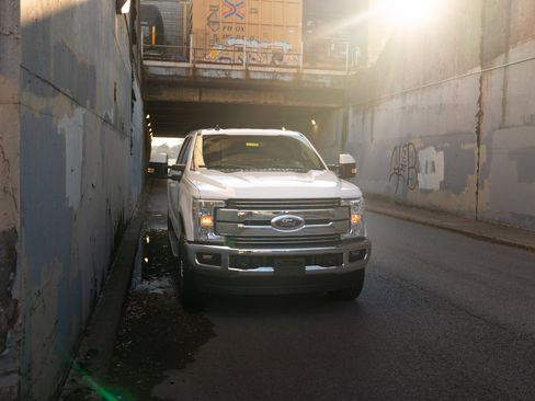 Used 2019 Ford F350 Lariat image 1