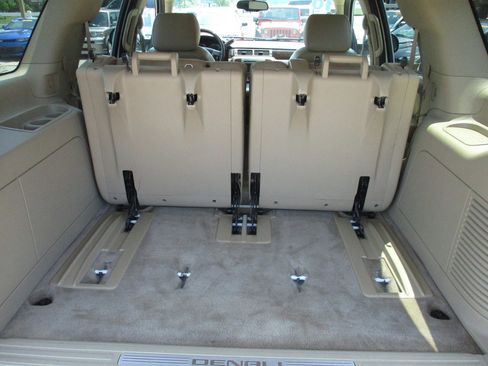 Used 2010 GMC Yukon Denali image 8