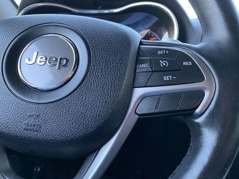 Used 2017 Jeep Grand Cherokee Altitude AWD/4WD image 20