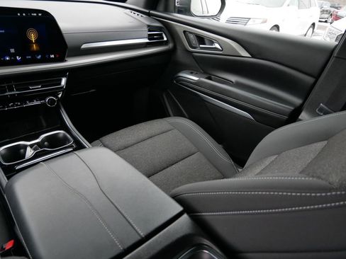 Used 2024 Chevrolet Traverse LT image 14