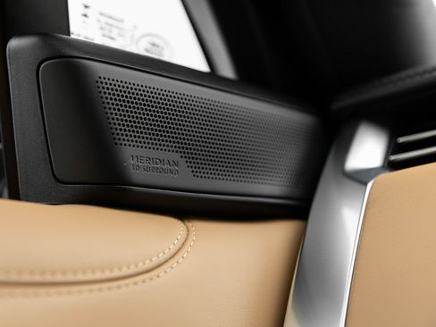 Used 2025 Land Rover Range Rover SE image 17