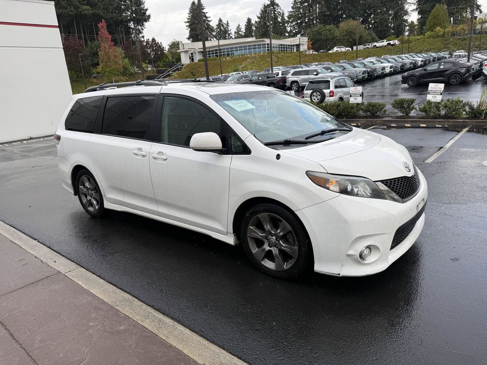 Used 2011 Toyota Sienna SE w/ Preferred Pkg FWD image 7