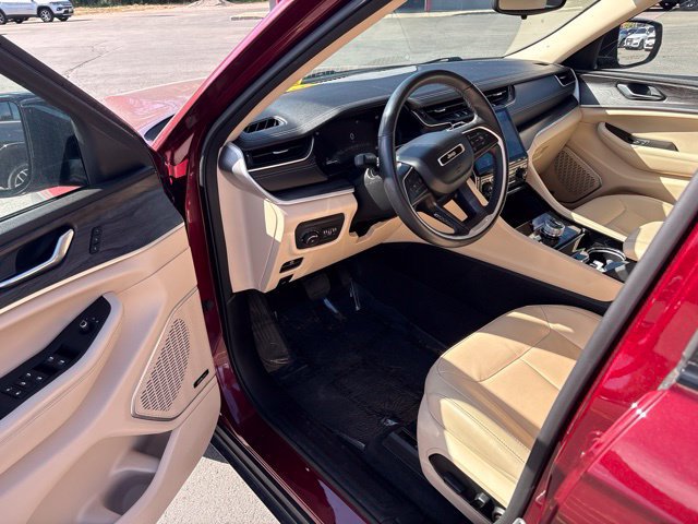 Used 2022 Jeep Grand Cherokee L Limited AWD/4WD image 17