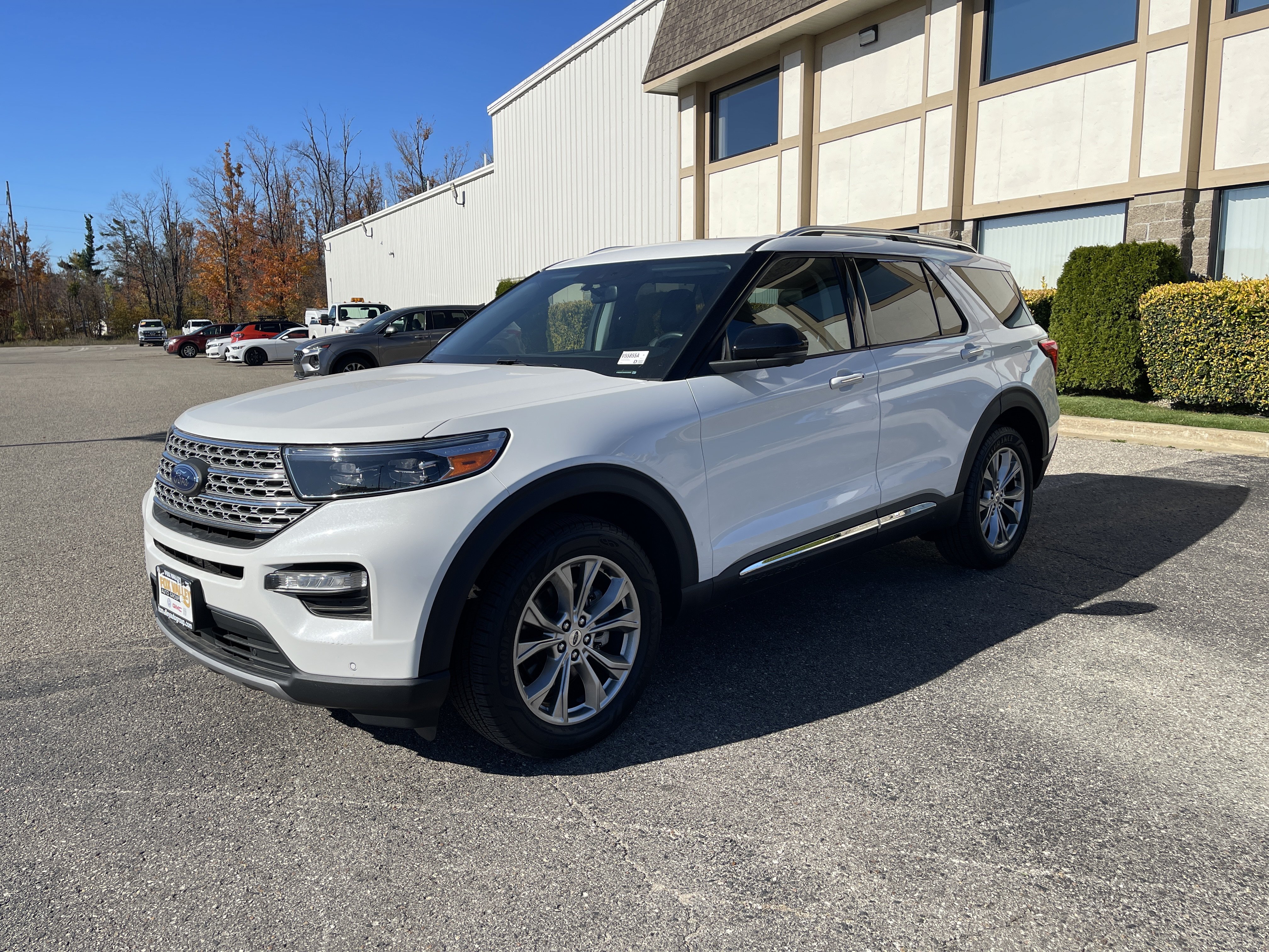Used 2021 Ford Explorer Limited w/ Equipment Group 301A AWD/4WD image 8