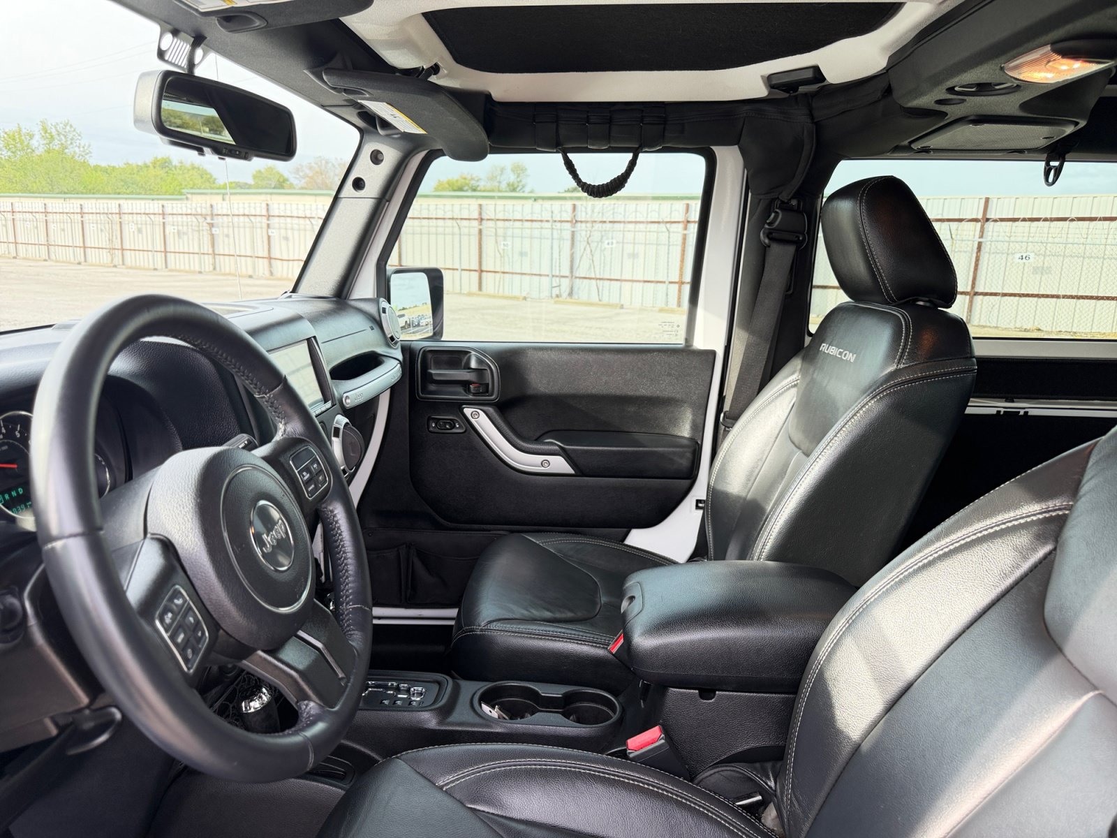 Used 2016 Jeep Wrangler Rubicon w/ Power Convenience Group AWD/4WD image 16