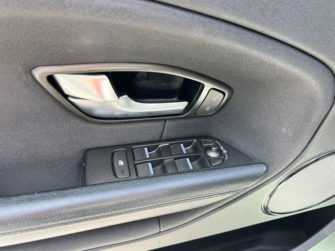Used 2018 Land Rover Range Rover Evoque SE AWD/4WD image 16