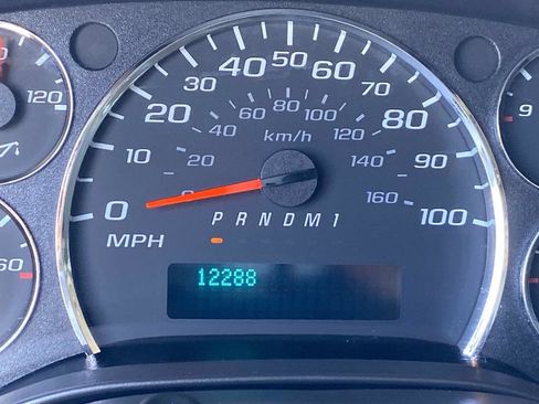 Used 2025 GMC Savana 2500 w/ Driver Convenience Package RWD image 26