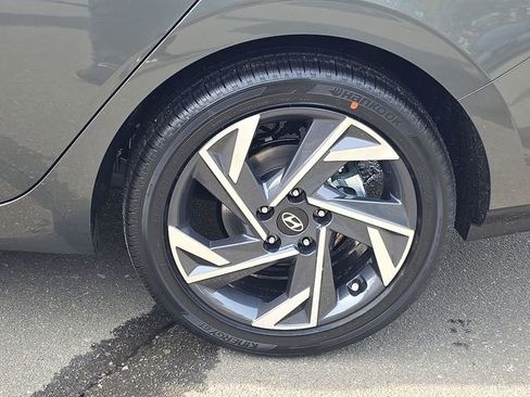 New 2026 Hyundai Elantra Limited FWD image 42