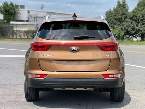 Used 2017 Kia Sportage EX w/ EX Technology Package AWD/4WD image 4