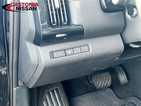 Used 2024 Nissan Pathfinder SV image 13