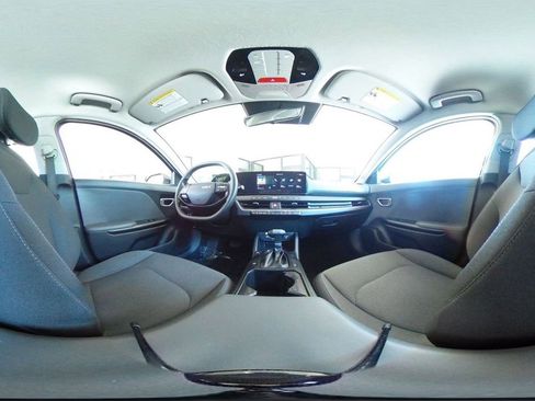 Used 2025 Kia K4 LXS image 41