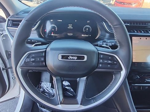 Used 2023 Jeep Grand Cherokee L Limited w/ Black Appearance Package image 9