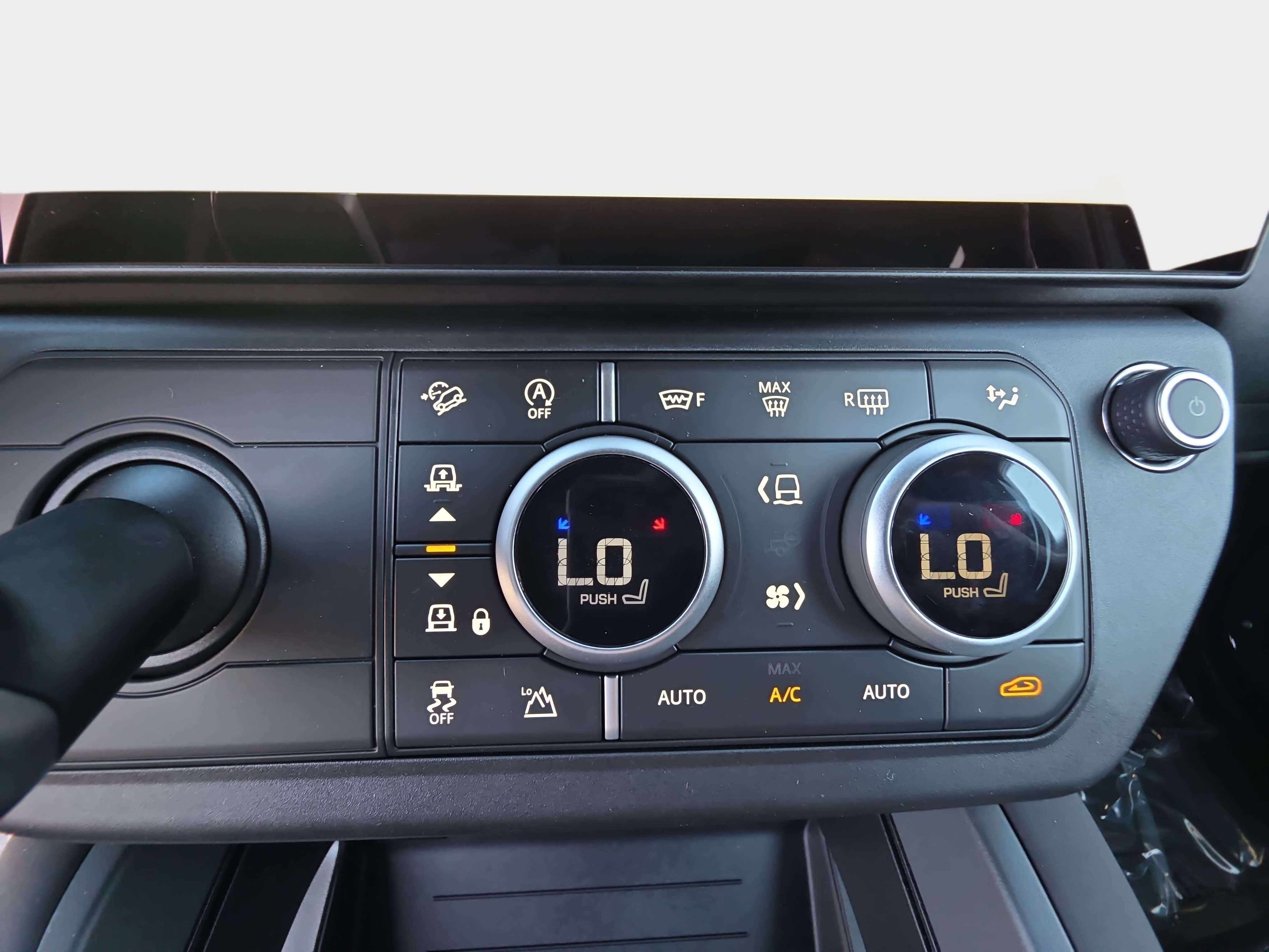New 2026 Land Rover Defender 110 X-Dynamic SE AWD/4WD image 20