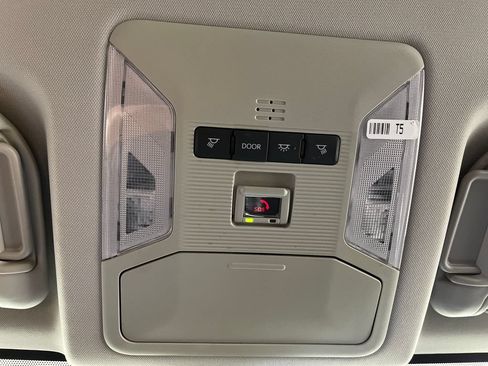 Certified 2025 Toyota RAV4 XLE FWD image 28