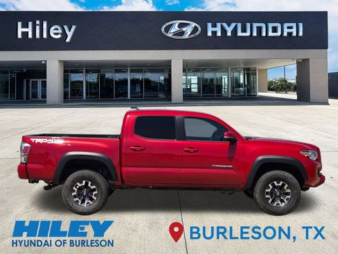 Used 2021 Toyota Tacoma TRD Off-Road AWD/4WD image 3