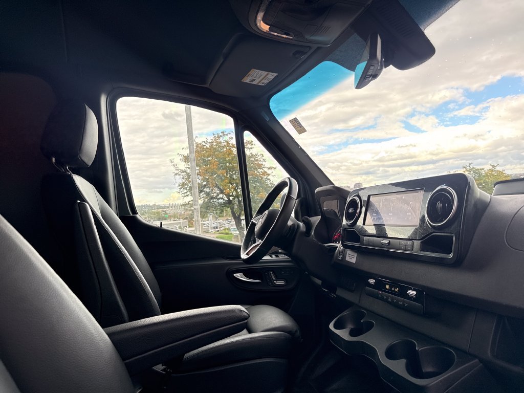 Used 2025 Mercedes-Benz Sprinter 2500 image 23