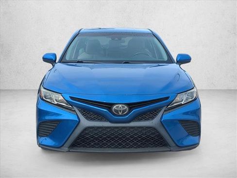 Used 2018 Toyota Camry SE image 2