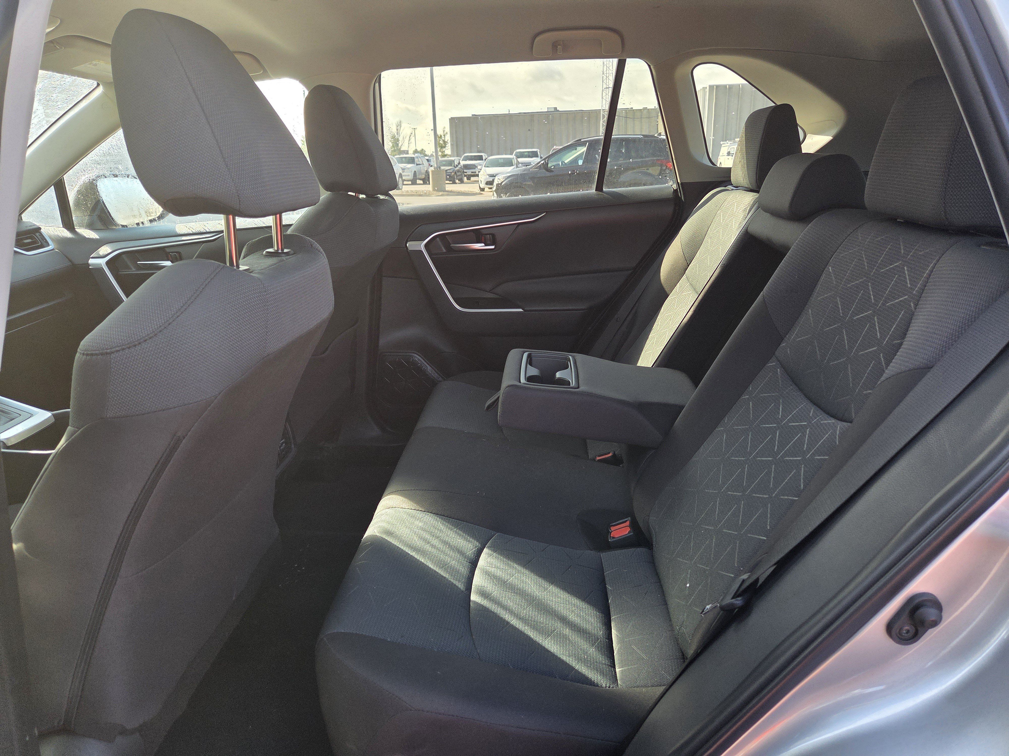 Used 2025 Toyota RAV4 XLE AWD/4WD image 9