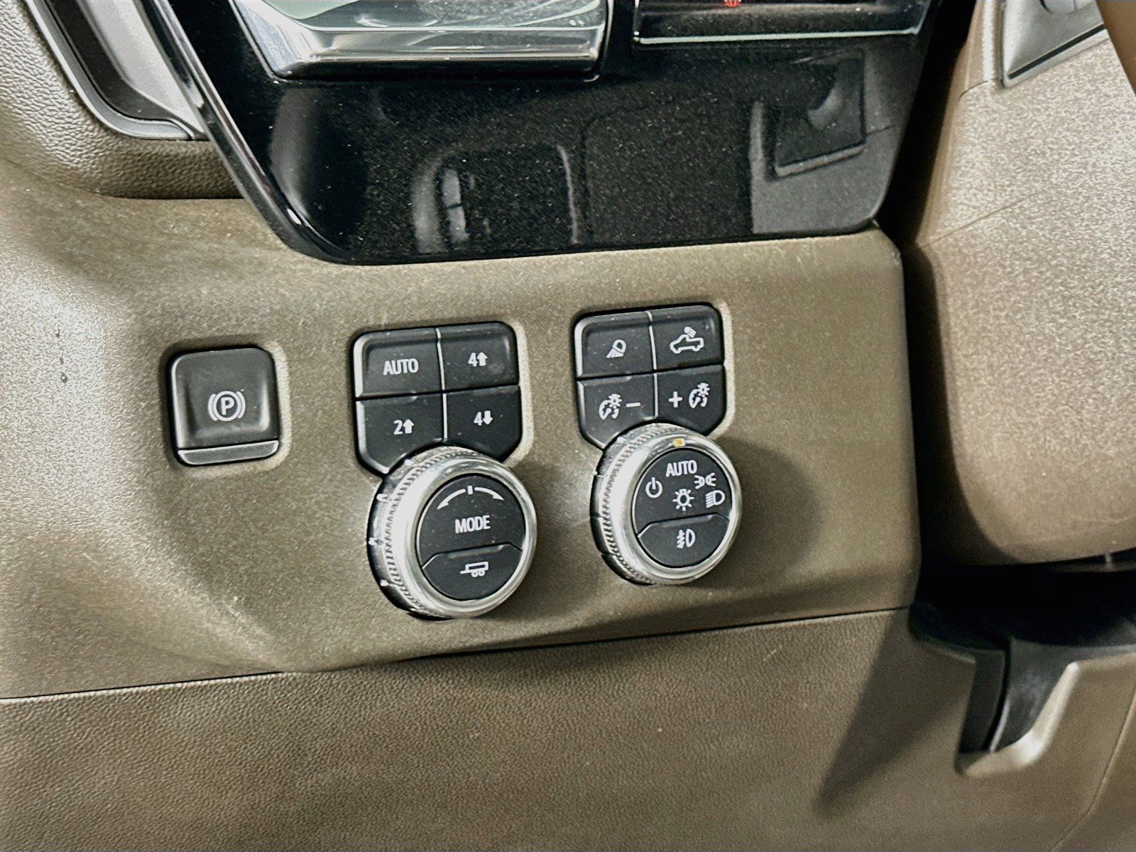 Used 2024 GMC Sierra 3500 SLT AWD/4WD image 11