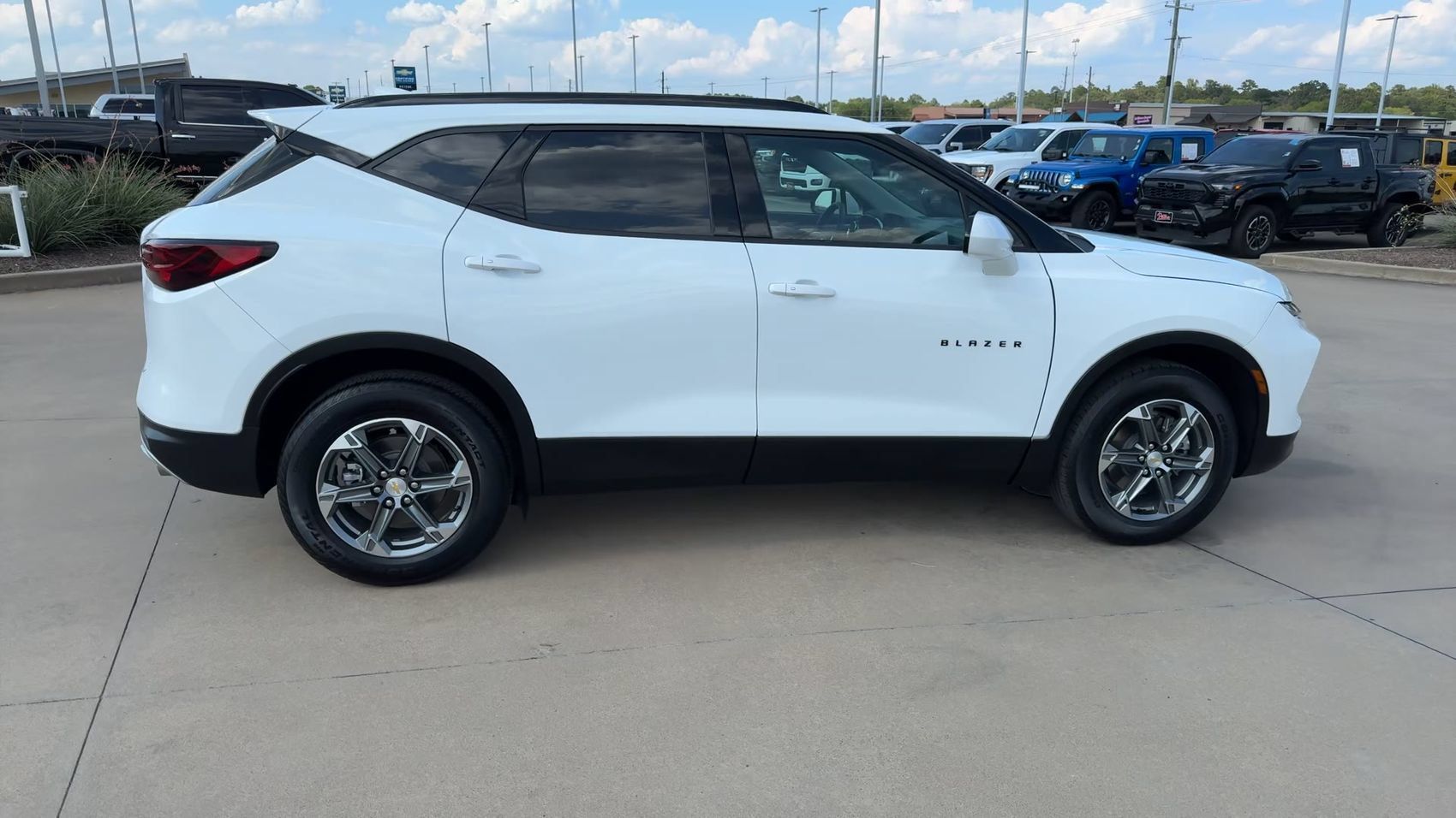 Used 2024 Chevrolet Blazer LT w/ Convenience Package FWD image 9