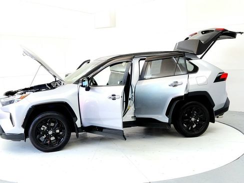 Used 2025 Toyota RAV4 XSE w/ Weather Package AWD/4WD image 10
