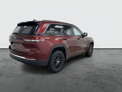 Used 2023 Jeep Grand Cherokee Laredo AWD/4WD image 4