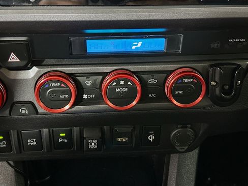 Used 2023 Toyota Tacoma TRD Sport image 23